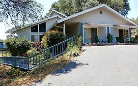 New Charming 2 Bedrooms Unit Close To Everything